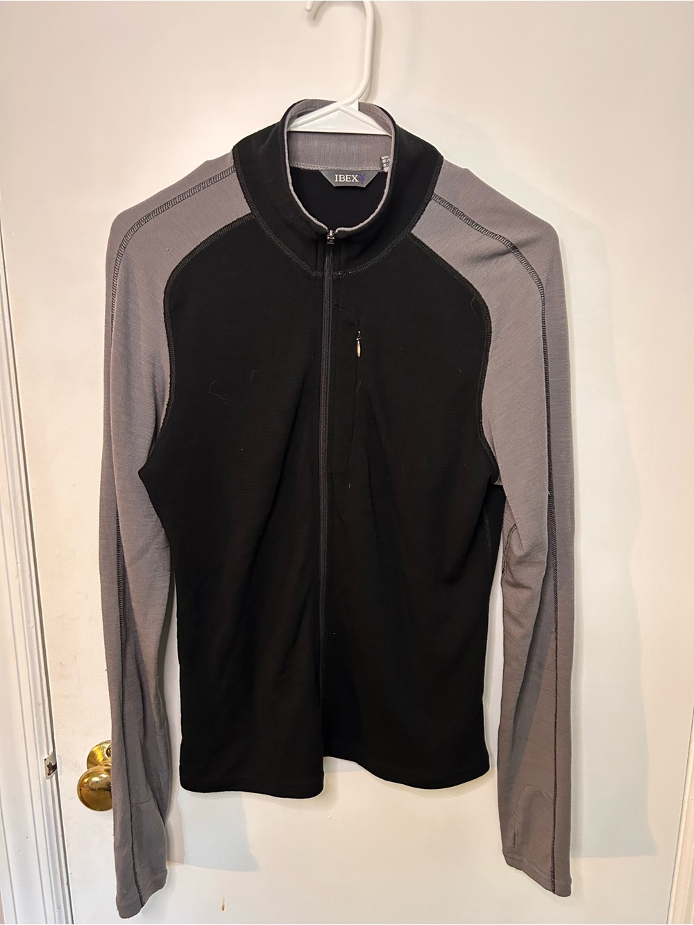 IBEX BLACK MERINO WOOL FULL ZIP JACKET WITH GRAY SLEEVES SIZE LARGE